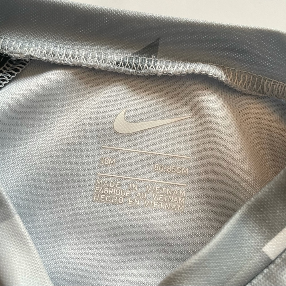 Nike tee - Picture 3 of 3
